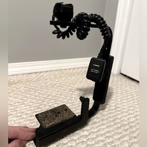 Rotating Flash Bracket Grip w/Canon Off-Camera Shoe Cord